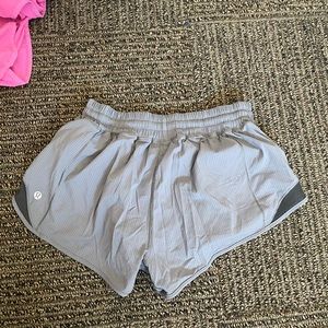 Lululemon size 4 hotty hot